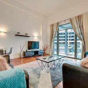 spacious-first-floor-city-apartment-with-balcony.hotels-newcastle-upon-tyne.com/